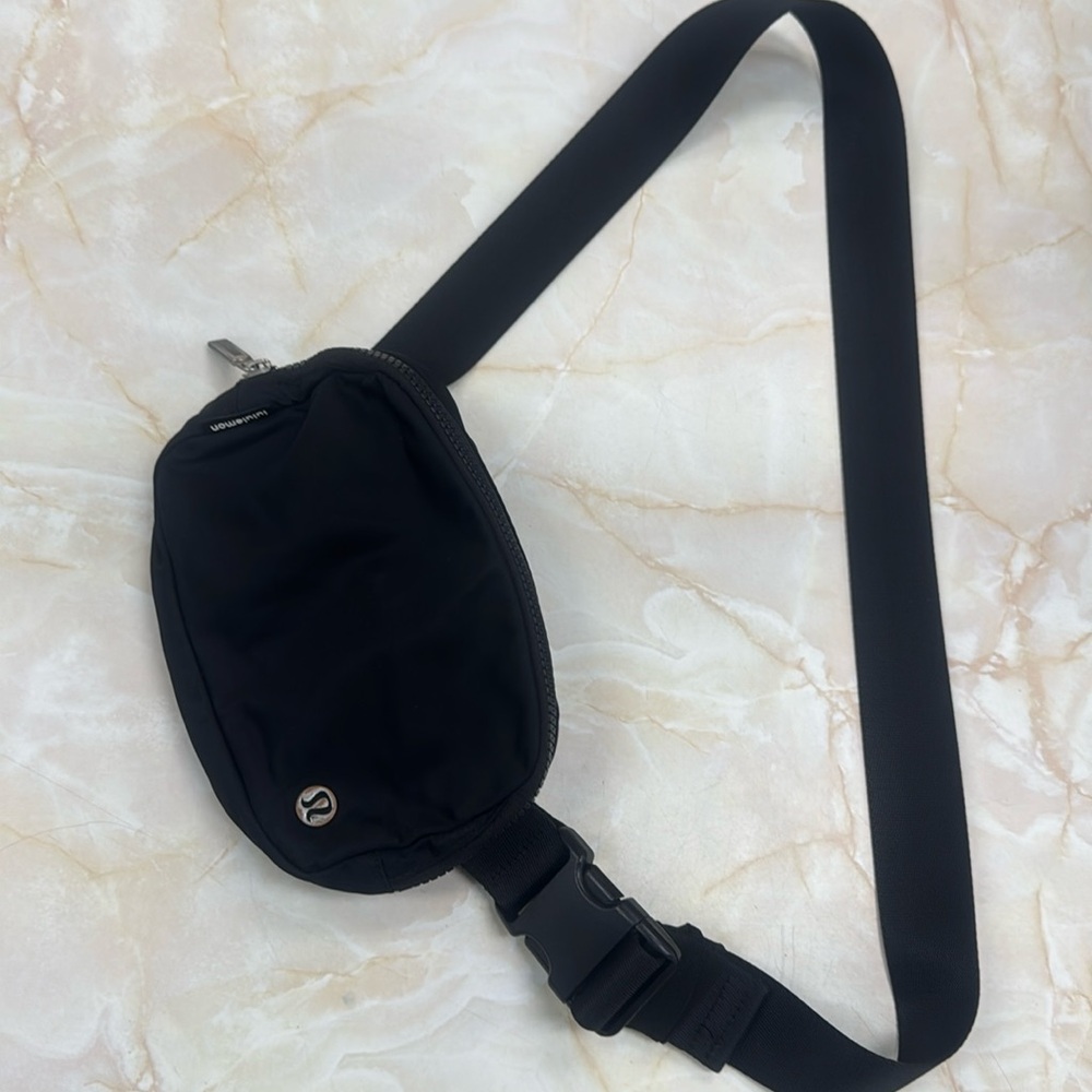 Lululemon belt bag